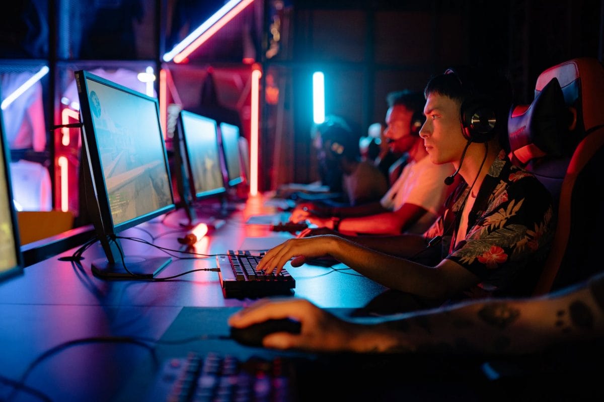 how to self publish an indie game / Getting Players to play your game